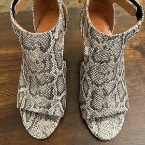 Kenneth Cole wedges size 7.5